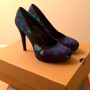 Floral Platform Pumps size 9
